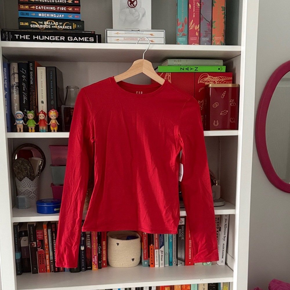 3/$30 BNWT GAP Vibrant Red Long cotton Sleeve Tee in size S